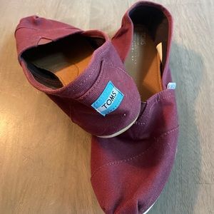 Maroon Toms